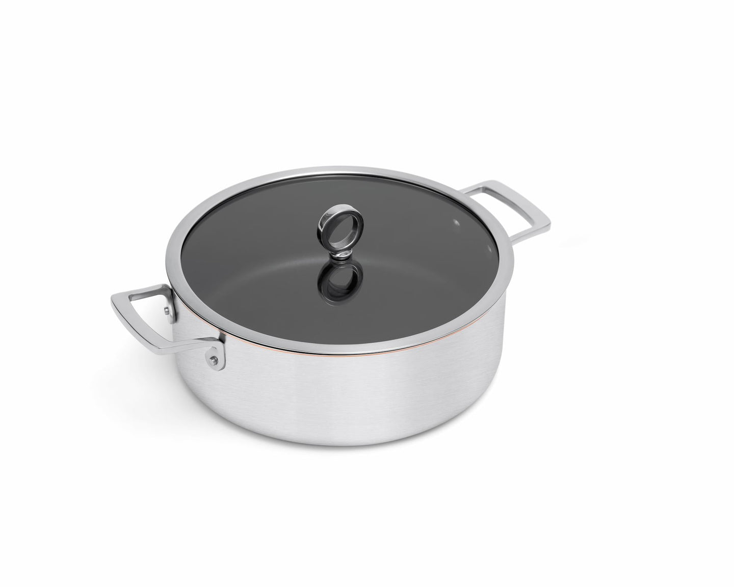 Sauteuse avec un noyau en cuivre