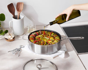 Sauteuse avec un noyau en cuivre