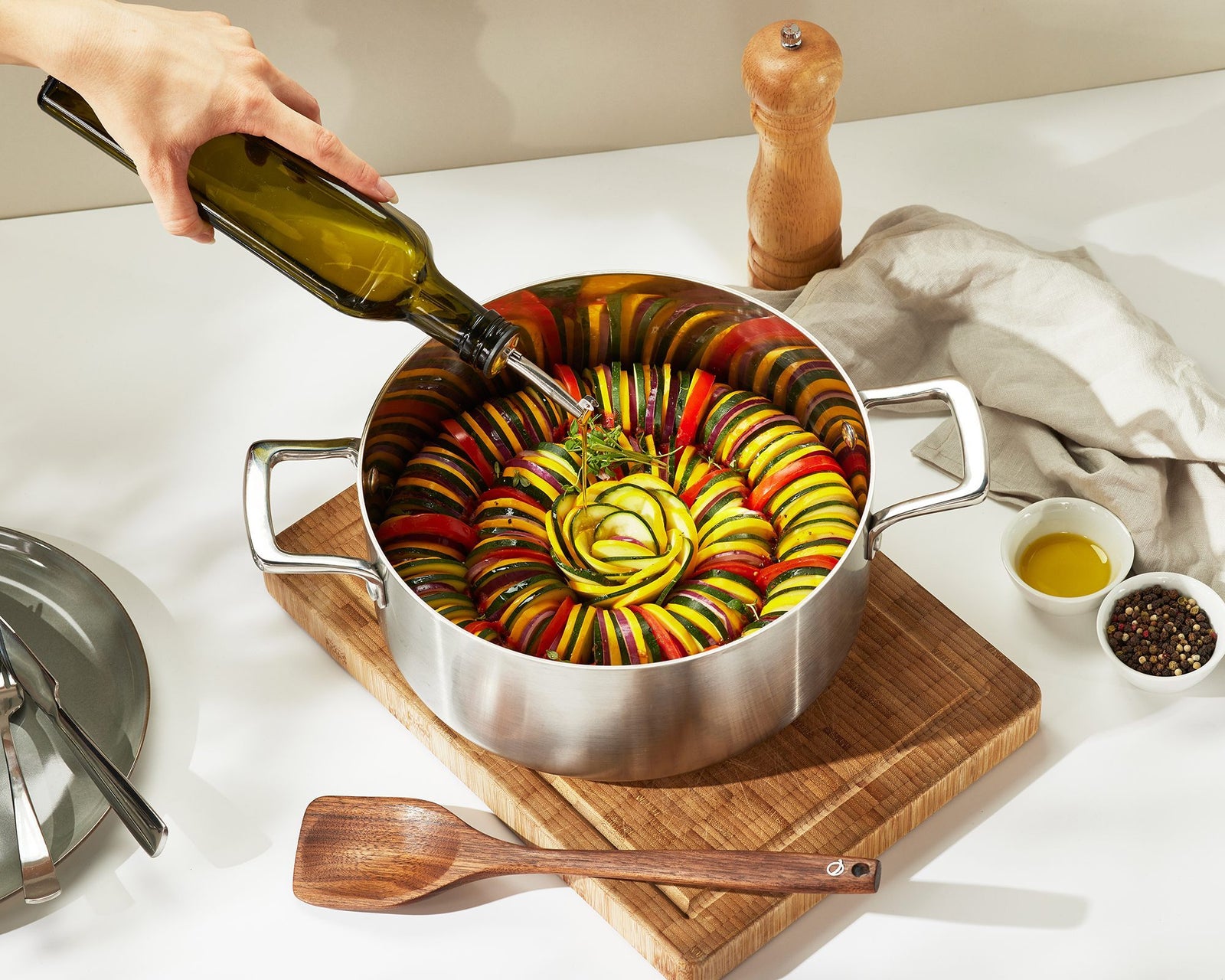 Laden Sie das Bild in den Galerie-Viewer, Casserole avec un noyau en cuivre
