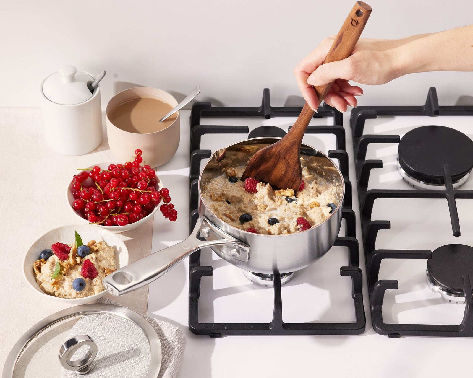 Laden Sie das Bild in den Galerie-Viewer, Casserole avec un noyau en cuivre
