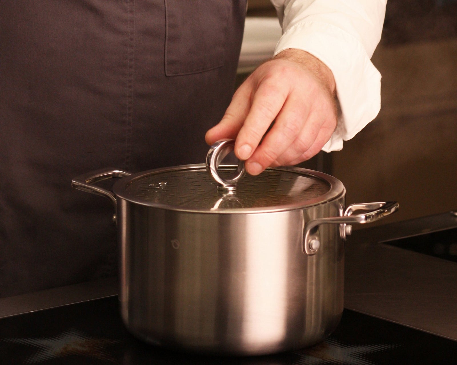 Laden Sie das Bild in den Galerie-Viewer, Casserole avec un noyau en cuivre
