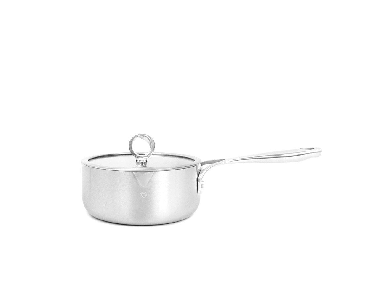 Casserole avec un noyau en cuivre