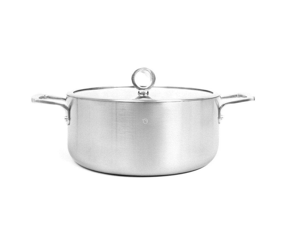 Casserole avec un noyau en cuivre